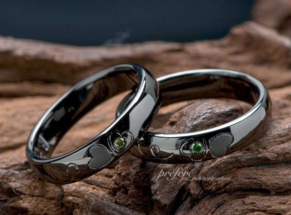 四つ葉のクローバーの結婚指輪はブラックリング