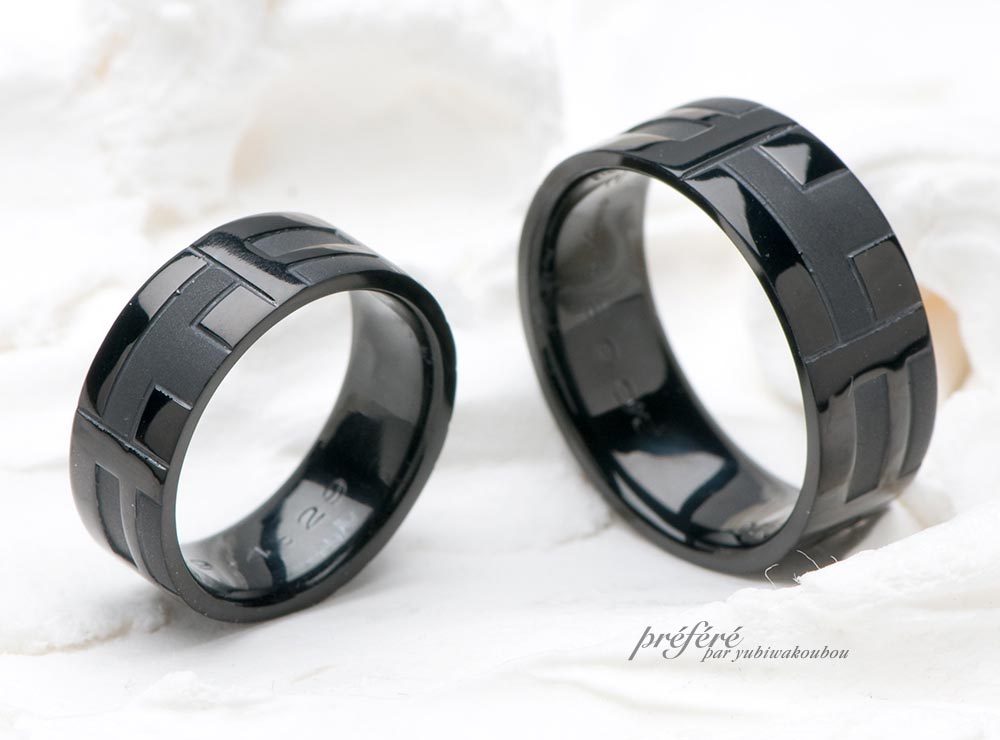 イニシャル＆渋かっこいいブラック仕上げの結婚指輪オーダー