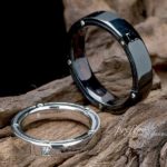 結婚指輪はシャープなリング形状に四角いプリンセスダイヤと側面のおしゃれを楽しむオーダーメイド