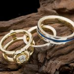 18金とプラチナのコンビ素材の結婚指輪と婚約指輪のセットリング