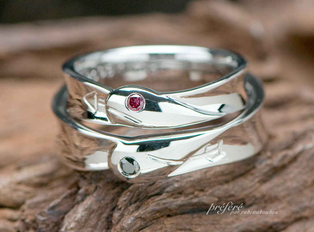 愛の矢がハートを繋ぐデザインの結婚指輪のオーダーメイド