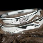 星座にみたてたイニシャルと熱いハートの結婚指輪はオーダーメイド