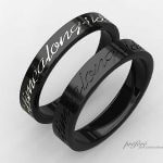 ブラックリングの結婚指輪は四つ葉とメッセージを入れてオーダーメイド