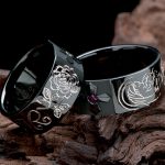 ブラックリングは結婚指輪で薔薇とマリア様とクロスを入れオーダー