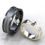 ブルーとピンクダイヤがアクセントのイニシャル入りの結婚指輪オーダー