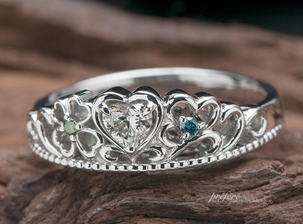 ティアラ形婚約指輪はハートダイヤと四つ葉のオーダーメイド