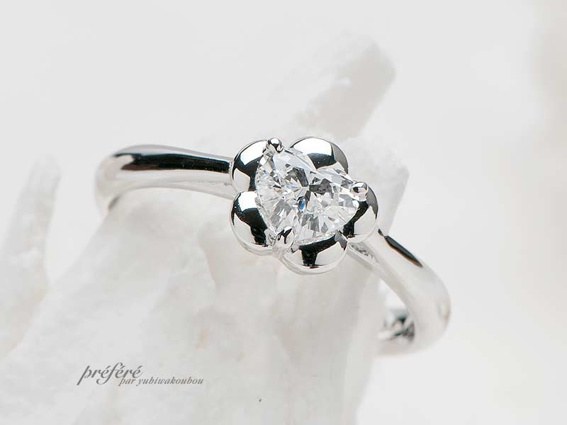 ハートダイヤをいれて花びらモチーフの結婚指輪はフルオーダー