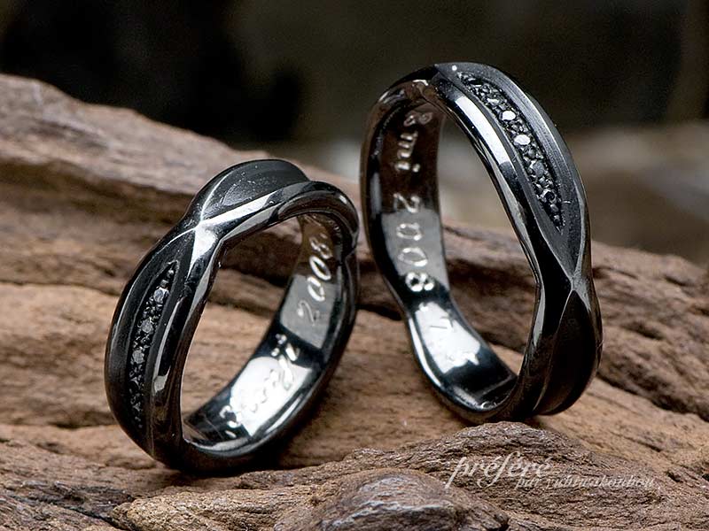 かっこいい黒の結婚指輪