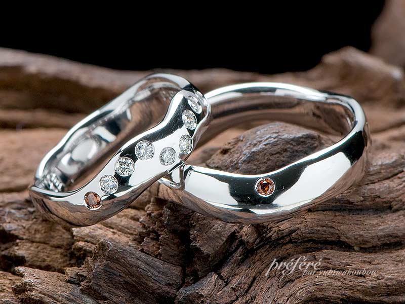 波々形状のペアリングはオーダーメイドの結婚指輪