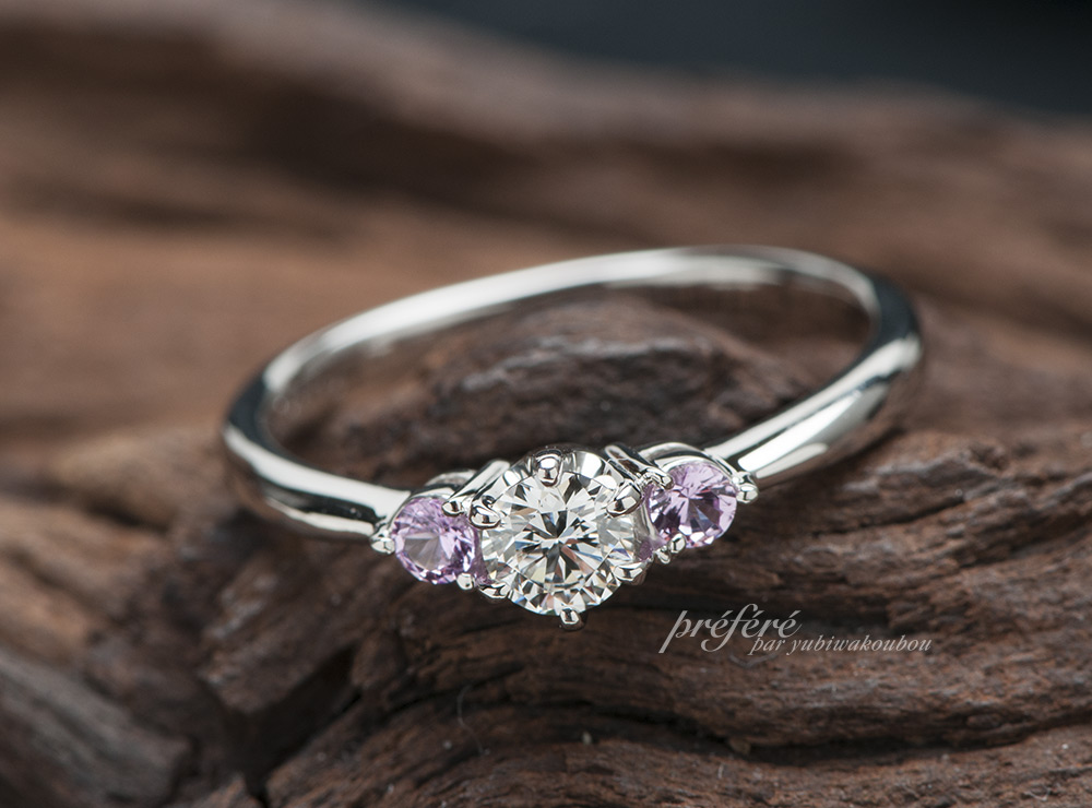 ピンクサファイヤを添えたダイヤの婚約指輪にリメイク