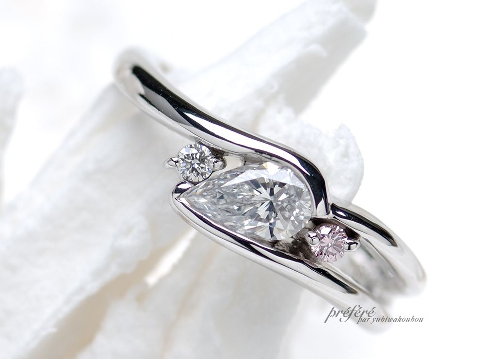 エンゲージリング（婚約指輪）は、ファンシーピンクダイヤを使った
