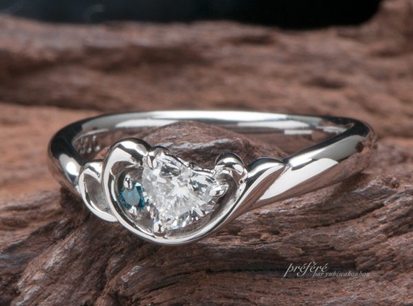ハートダイヤとイルカの婚約指輪