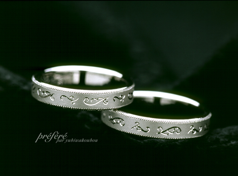 ミル打ちと繊細な手彫りマット仕上げ オーダーメイドの結婚指輪(マリッジリング)