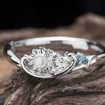 ハートダイヤとひまわりの婚約指輪