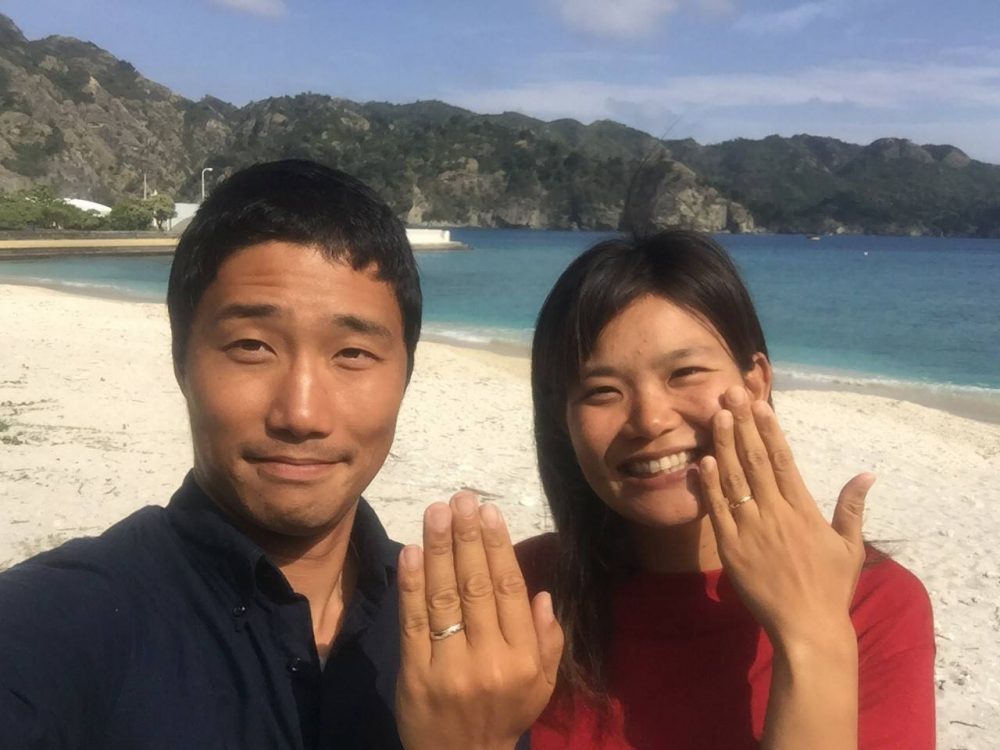 クジラモチーフの結婚指輪をお創りした二人