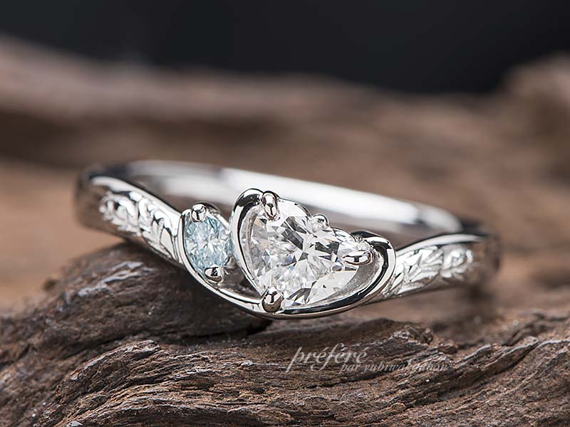 ハートダイヤとイニシャルと木の葉モチーフの婚約指輪