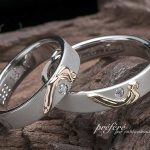 結婚指輪のオーダーは天使の羽のデザインと内側に誕生石