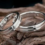 ブラックダイヤを入れたシンプルな結婚指輪はオーダーメイド
