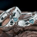 ハートのブルーダイヤを入れたしあわせ四つ葉モチーフのオーダー結婚指輪