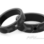 イニシャルとプリンセスダイヤを入れたブラックの結婚指輪はオーダーメイド