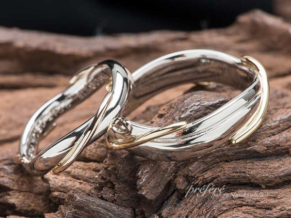 婚約指輪と重ね付けできるコンビ素材の結婚指輪はフルオーダー