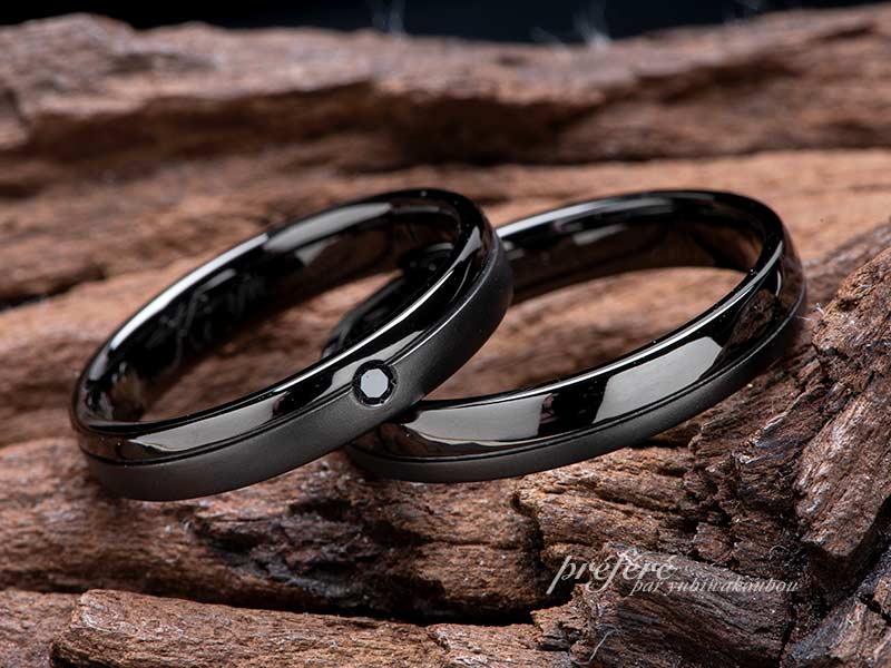 ブラックプラチナのシンプルなデザインで結婚指輪はオーダーメイドで