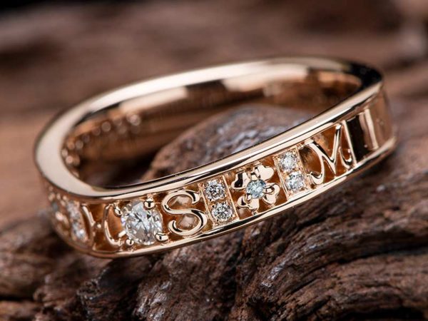 結婚10周年の指輪は家族のイニシャルに誕生石を入れたオーダーメイド