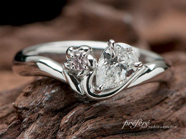 【フルオーダー】婚約指輪はペアシェイプダイヤとファンシーピンクダイヤをアレンジ