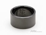 リング内側に漢字を入れたデザインの結婚指輪