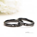 ボリューム感のあるデザインでお創りした黒い結婚指輪