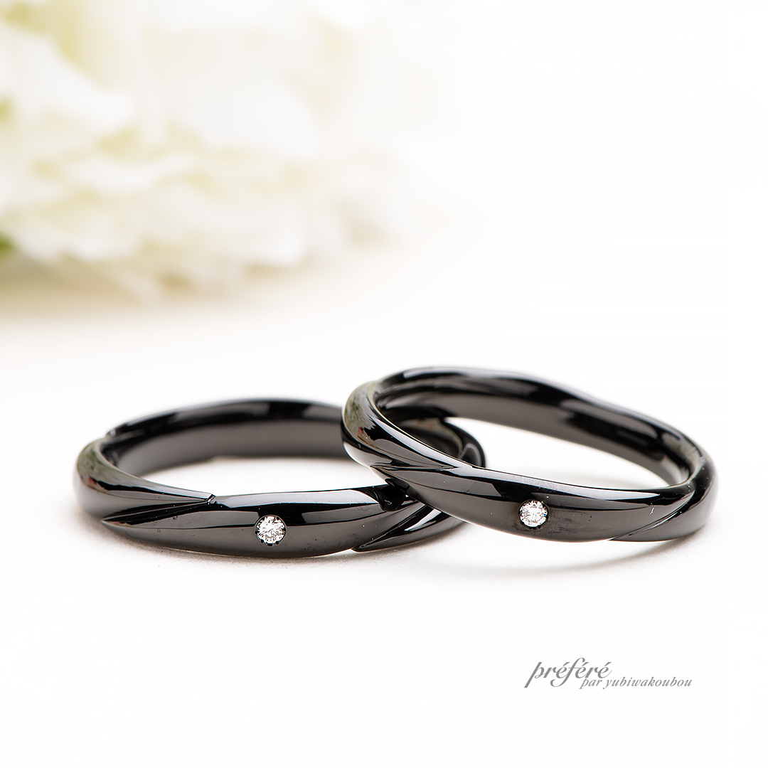 ボリューム感のあるデザインでお創りした黒い結婚指輪