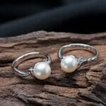 真珠のイヤリングを2本の指輪にリフォーム