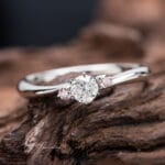 ファンシーピンクダイヤモンドを追加してリフォームした婚約指輪